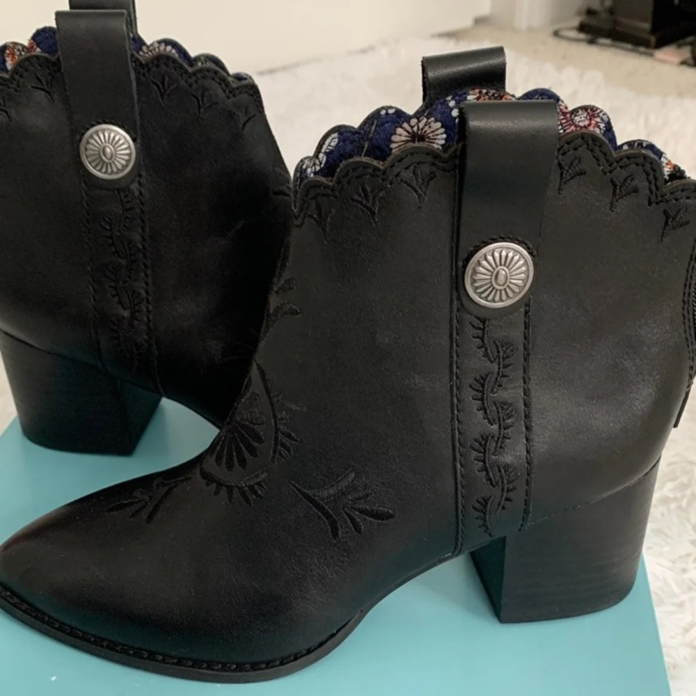 Women’s black leather cowboy boots